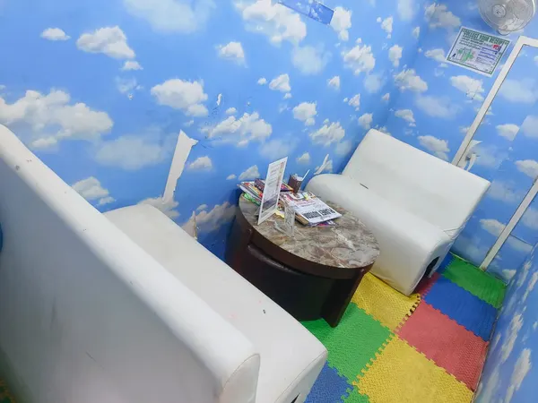 Interior room at Pinnacle Labbipet.