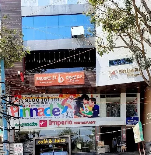 Building and Pinnacle signage at Marathahalli.